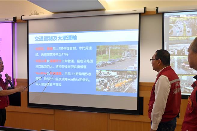 侯友宜1日上午赴市府交控中心，关心新北各地交通状况。（新闻局提供）