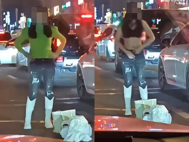 一名长髮女子在马路上徘徊，对着路过车辆不断叫嚣，甚至情绪激动到当街脱衣。（翻摄自微博）