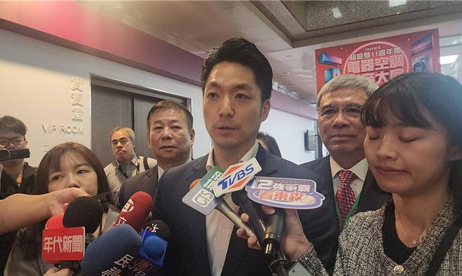 台北市長蔣萬安1日表示，颱風後市府各局處積極投入恢復市容工作，目前北市內主要的交通幹道已有8成恢復原貌。（丁上程攝）