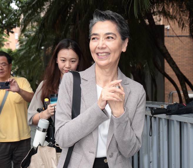 疑违法从事心理谘询遭传唤，艺人赖佩霞讯后请回。(郭吉铨摄)