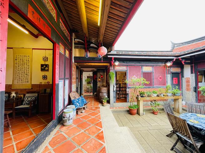 榮獲【文化漫遊】獎的「水調歌頭民宿」，布置典雅，讓人沉浸在閩南傳統建築空間與歷史文化氛圍中。(圖／金管處提供)