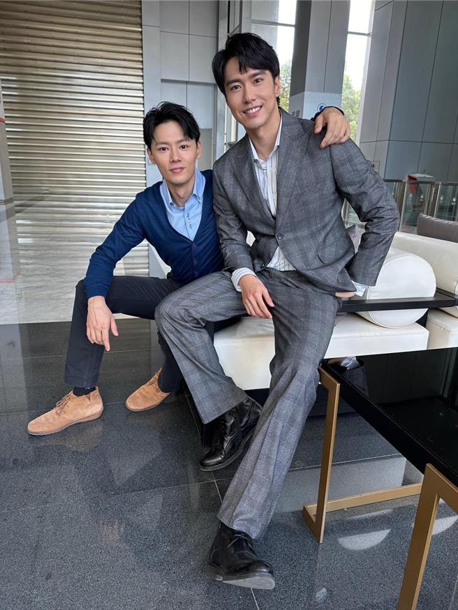 洪浩竣（右）隔10个月后回归，将跟罗子惟合体办案。（民视提供）