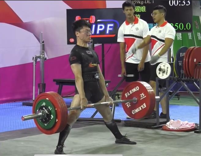 今年度「全民运动会」基隆市代表队共获7金3银5铜，在健力男子组第一级的选手游曜维，以硬举266公斤破大会及全国纪录。（基隆市教育处提供／徐佑升基隆传真）