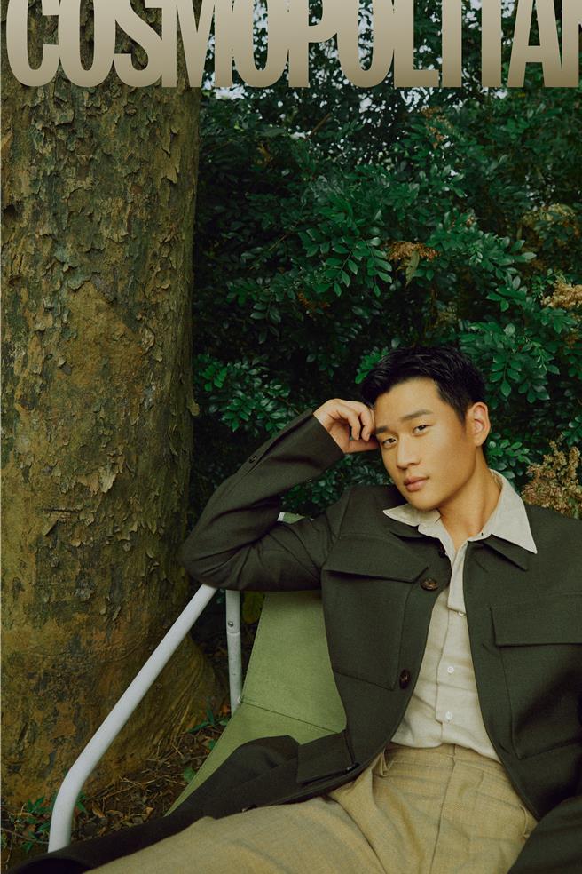 周兴哲当人夫有责任感，凌晨送爱妻出门也甘愿。（《COSMOPOLITAN.COM》提供）