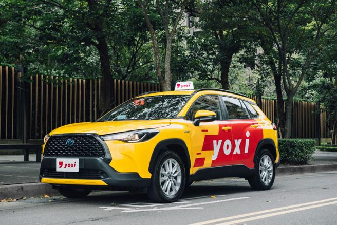 yoxi車隊取得自民國114年起，彰化高鐵、左營高鐵計程車排班區經營管理，不限汽車品牌皆可申請加入高鐵排班。（和泰汽車提供）