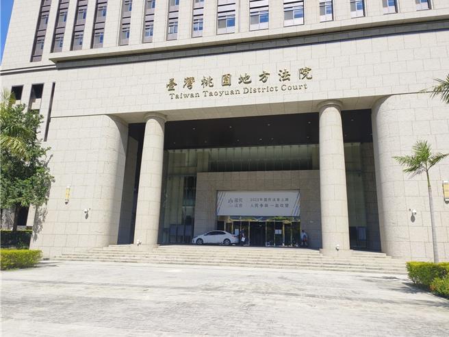 桃園蘆竹吳姓兒子2023年不堪照顧壓力，勒斃重病母親，桃園地方法院國民法官審理，依直系血親尊親屬犯殺人罪處有期徒刑8年，並於執行完畢後監護2年。（賴佑維攝）