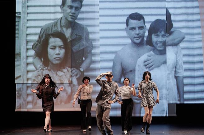 《我的名字Kim》用舞蹈深刻描述及展现1975年越南西贡陷落时，社会是如何的动盪、人民如何的不安，在德国首演即造成轰动，图为德国首演照片。（聚合舞提供／曹婷婷台南传真）