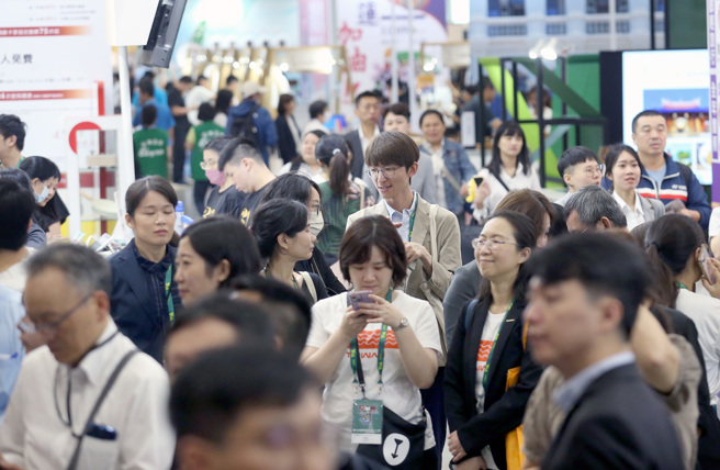 「2024 ITF台北国际旅展」1日开幕，吸引许多民眾前往参观。（范扬光摄）