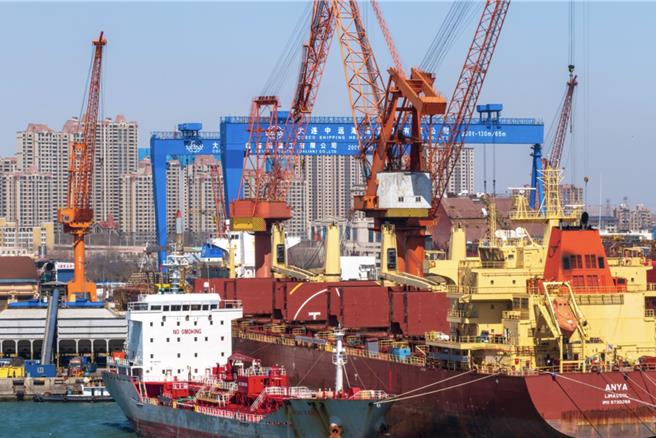 陆工业制造规模是美国3倍，美学者：不跟盟友合作，美国难与中国竞争。（图：shutterstock／达志）