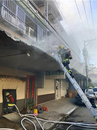 台中東區透天厝火警 4人受困獲救嗆傷送醫
