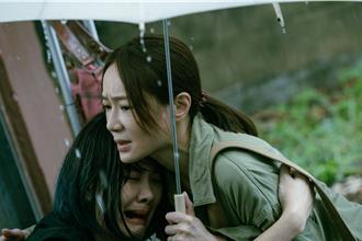 安心亞雨中崩潰嚎啕大哭！尹馨心疼：她說哭得好累