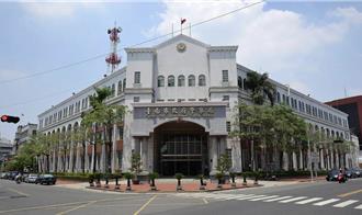 万圣节装扮「上铐柯P」 警官夫妻PO网惹议！害老公被惩处