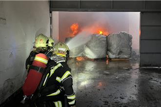 竹縣新埔鎮遠東紡織廠竄火 消防順利撲滅無人員傷亡