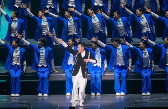 劉德華中午登蛋神釆奕奕高歌：不要擔心！假裝是前天晚上