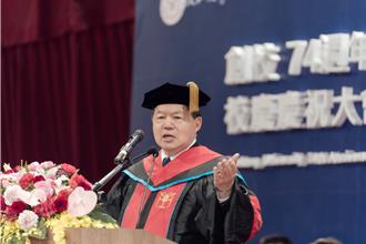 遠東集團董事長徐旭東 獲頒淡大名譽博士學位