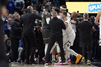 NBA》布劳横扣戈贝尔当面猖狂呛声 直接引爆场上全武行