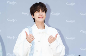 圭賢來台快閃24小時粉絲淋雨力挺 邀粉「來我家」