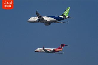 陸國產ARJ21和C919客機首次雙機編隊飛行表演
