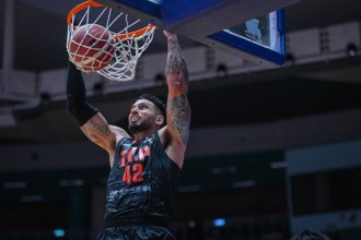 PLG》飙进队史新高19颗三分球 领航猿主场再次击退勇士