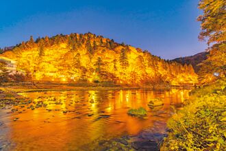 台日追楓各擁風情