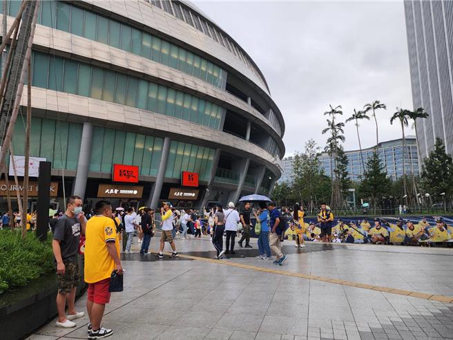 台北市体育局长、双北世壮运执行委员会副执行长王泓翔说明，世壮运总计含开幕日在内共使用大巨蛋檔期27天，将在维持高品质国际赛会前提下，合理使用大巨蛋檔期，再释出更多天数。(资料照，黄敬文摄)