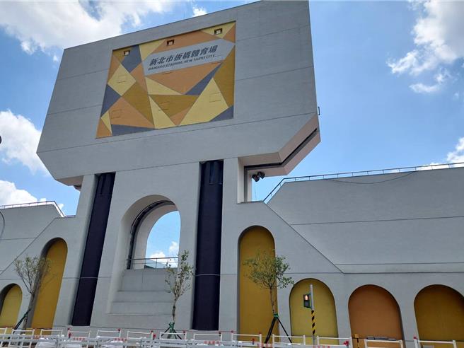 板桥第一运动场最快2026年可办演唱会。（陈慰慈摄）