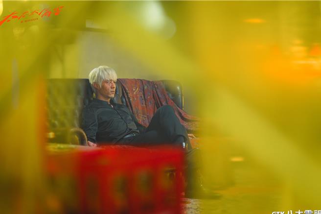 胡宇威造型大突破，瞎眼、傷疤妝嚇人。（八大提供）