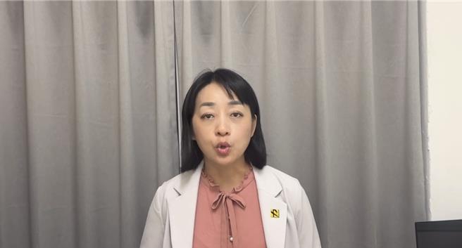 時代力量黨主席王婉諭對此發文質疑法務部大開性平倒車，拿國際公約混淆視聽，並強調「女性的身體不是生產的工具，請法務部立即退回提高墮胎罪罰金的恐龍修法！」（時代力量提供／游念育台北傳真）