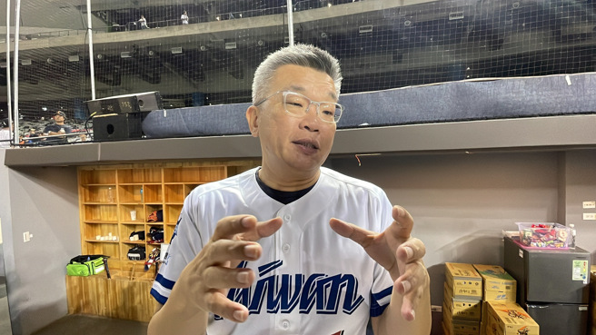 中职会长蔡其昌再次重申明年台北大巨蛋中职例行赛檔期。（毛琬婷摄）