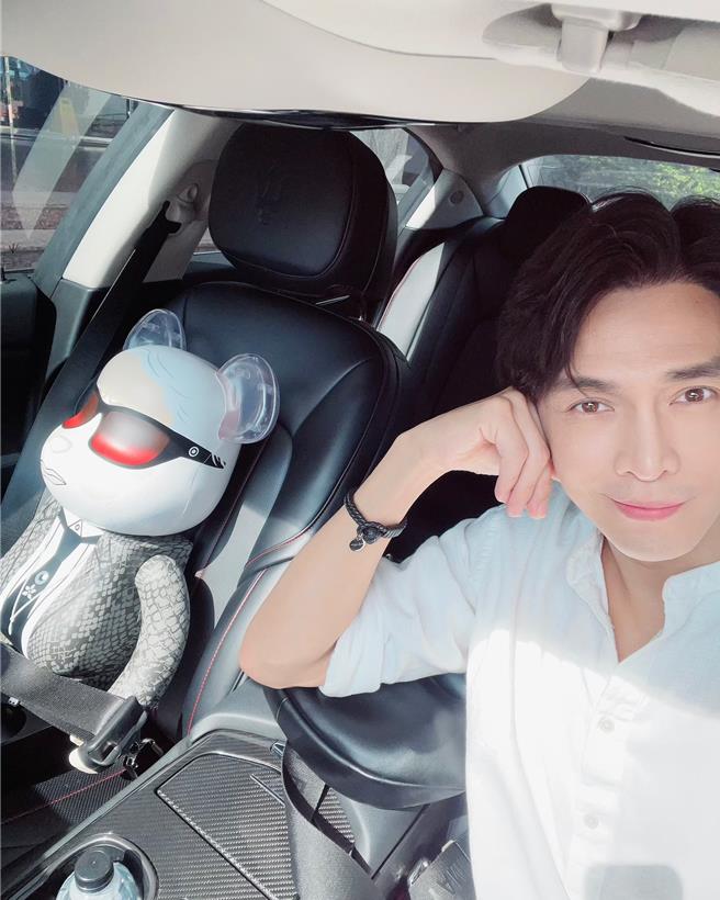 Gino经营副业有成，拥有千万豪宅、多辆名车。（翻摄Gino脸书）