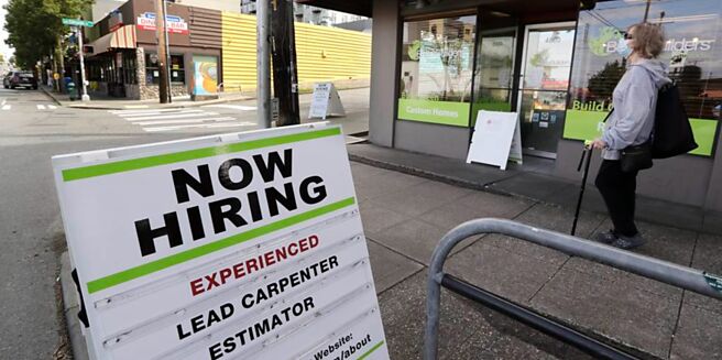 因颶風和罷工因素的干擾，美國10月份非農就業人口僅新增1.2萬，遠比預期少，創下近四年來最慢增速。圖／美聯社