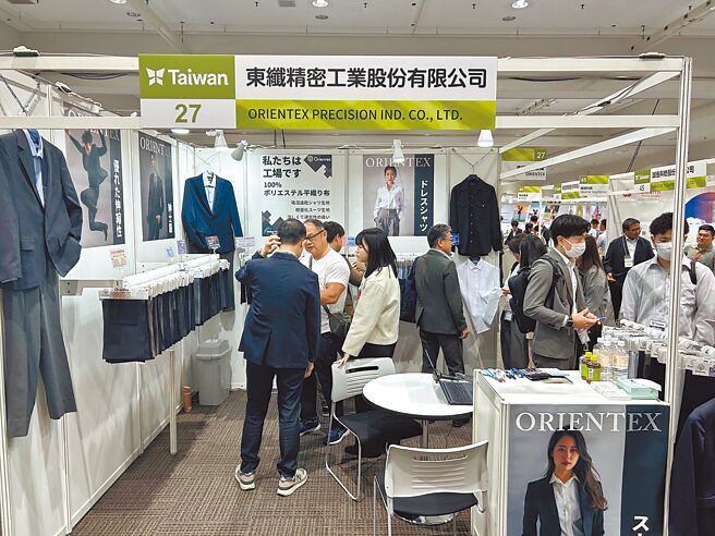 台湾环保创新、循环永续的纺织品，在日本大阪吸引买主目光。图／纺拓会提供