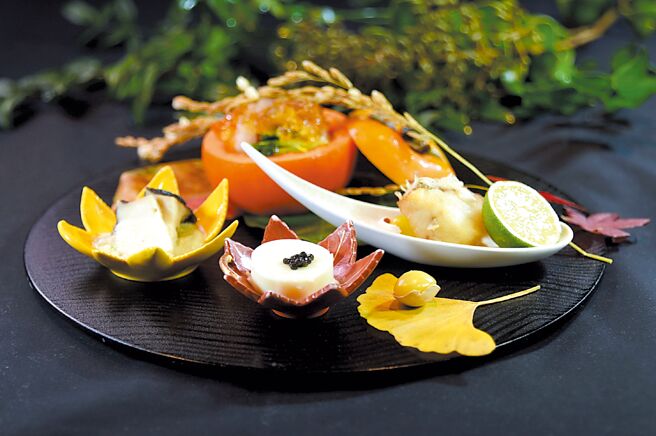 台北晶華酒店B3〈三燔本家〉推出的「柿安真珠牛究極之宴」，是按會席料理的概念設計套餐菜單，圖為「八寸」菜式。圖／姚舜