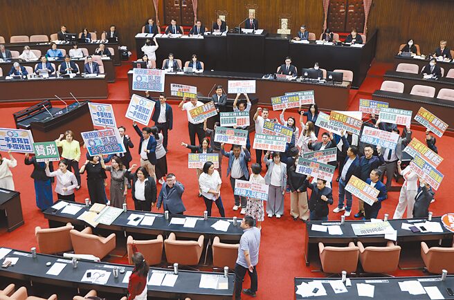 立法院院会朝野各退一步，总预算僵局有解。（本报资料照片）
