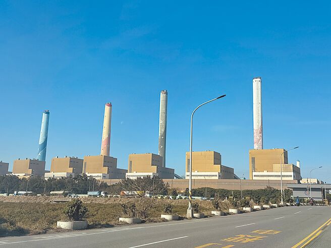 台中火力发电厂第二期新建燃气机组计画日前通过环评审查，拟增加4部燃气机组。（资料照/潘虹恩摄）