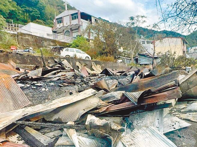 仁愛消防分隊距紅香部落約1小時車程，遠水救不了近火，紅香部落10月29日民宅大火，2戶民宅付之一炬，南投縣議員林庭秝1日在議會定期會要縣府盡速改善。（南投縣議員林庭秝提供／楊靜茹南投傳真）