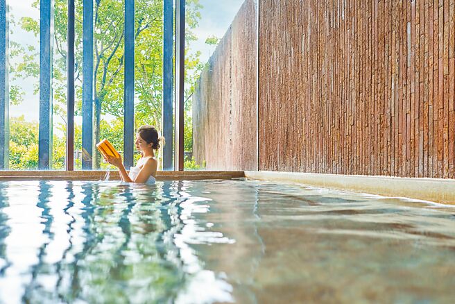 老爺酒店本屆旅展首次推出「1萬9999元溫泉酒店聯賣券」，持券可雙人入住礁溪老爺，享受日式溫泉度假氛圍。（老爺酒店集團提供）