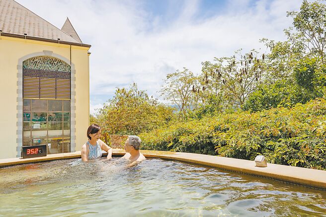 瑞穗天合國際觀光酒店的金色水樂園占地2300坪，提供露天風呂等泡湯設施。（天成飯店集團提供）