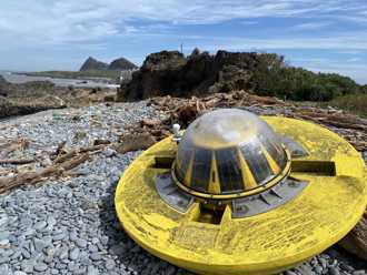 黃色「飛碟」現蹤三仙台海岸 東管處曝真相