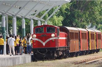 林鐵檜木列車改裝結合媽祖進香文化 曝1車廂「留白」巧思