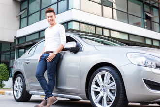 20歲男「身家107億」 曬豪車、名錶 警方一查糗大了