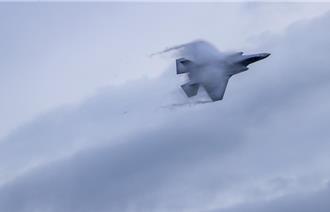 模擬戰機空襲上海   共軍稱180公里外可偵獲美日匿蹤戰機