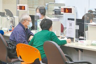 国民年金调涨至12％ 仍迈向破产