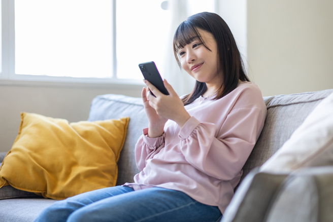 一名女网友抱怨，身边越来越多朋友喜欢「不读不回」，让她相当心寒。（图：shutterstock／达志）