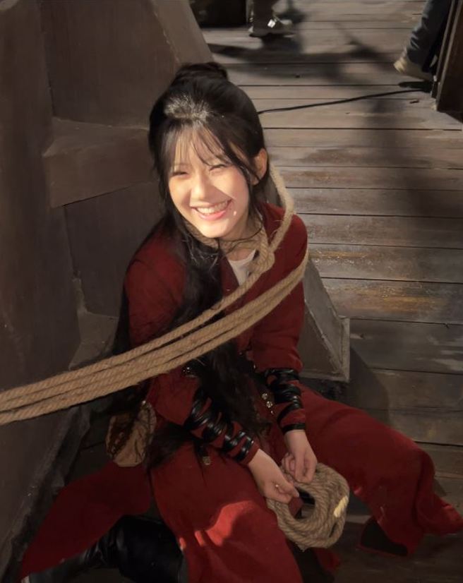 赵露思为新戏大手笔送粉丝宝格丽项炼。（图／赵露思工作室微博）