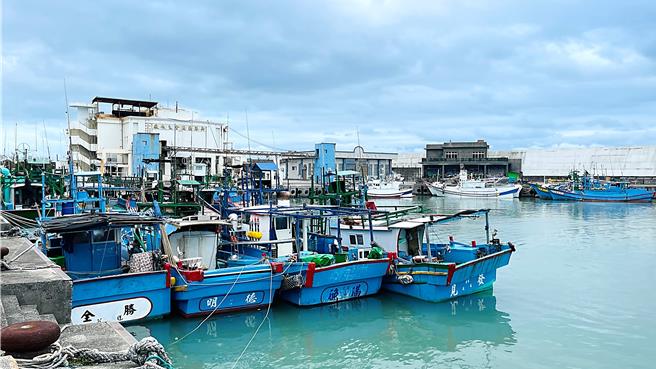 康芮颱风过境，成功镇新港渔港损失甚微，多数渔船安然无恙。（萧嘉蕙摄）