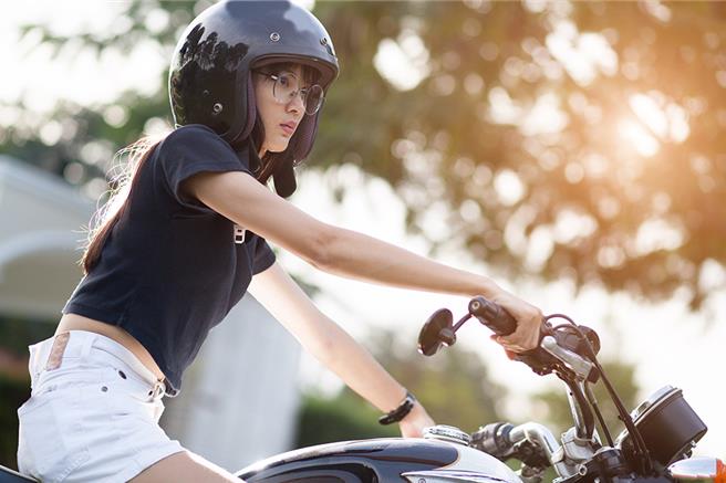 大陸官方從7月推出實施公安交管8項便民利企改革，4日起將推行機動車行駛證電子化，並分三批在全大陸推廣應用。（示意圖:shutterstock/達志）