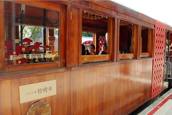 「心香百里特檜車」改裝車廂透過設計傳達媽祖文化。（呂妍庭攝）