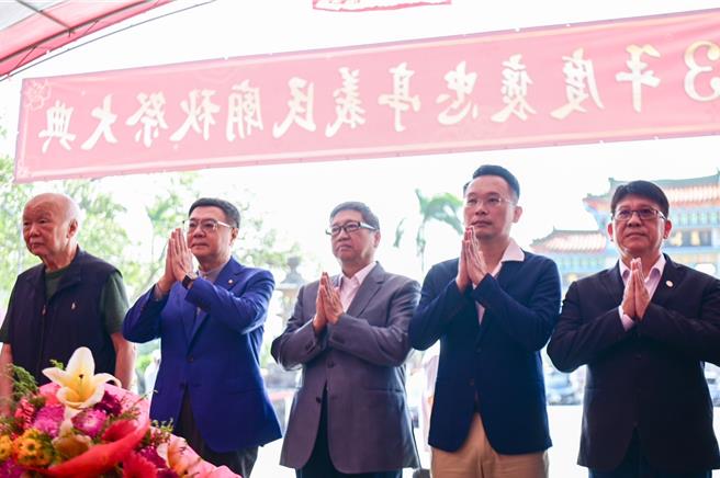 桃园市副市长苏俊宾（右二）今日上午出席「新竹县褒忠亭113年秋祭大典」。（姜霏摄）