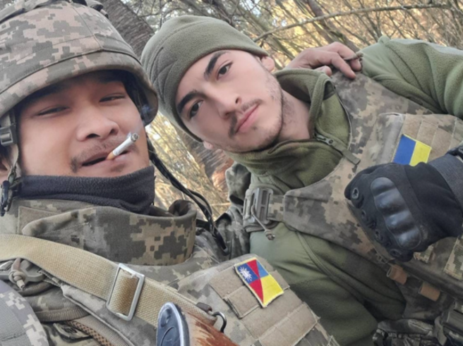 退役特战兵吴忠达（左）日前遭炮击阵亡。（图／翻摄自脸书／中华民国海军陆战队备役士官长全国协会）